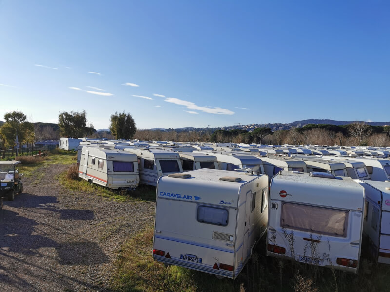 Caravan e camper svernanti