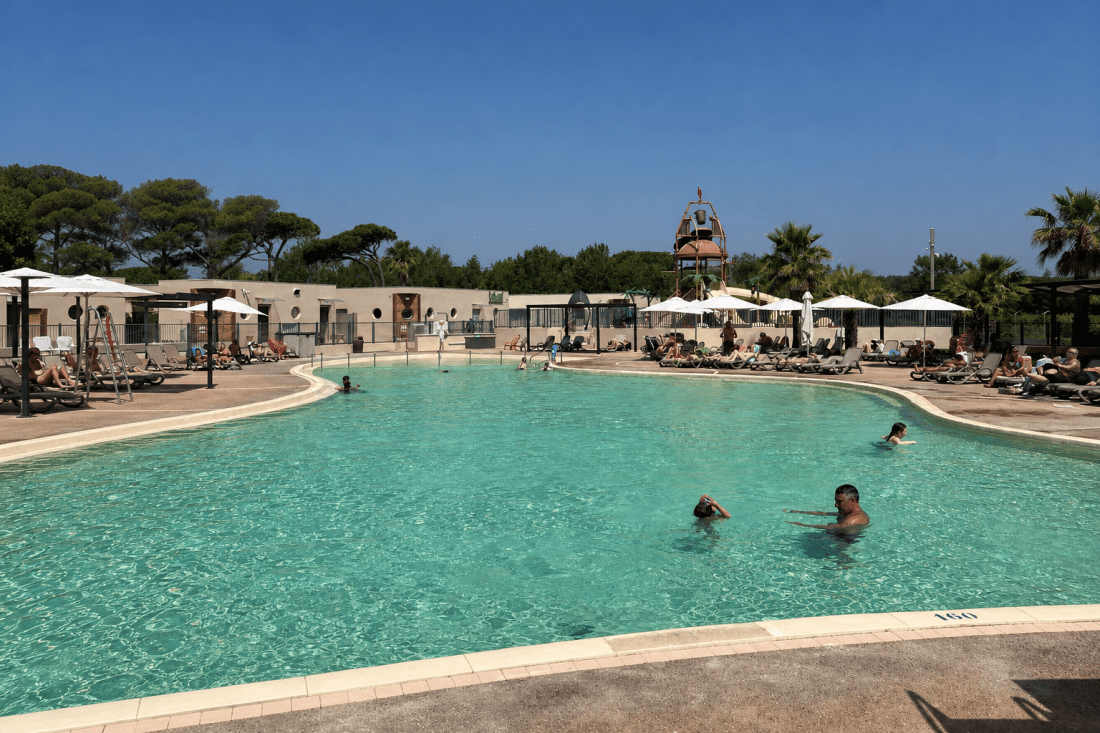 Giugno al campeggio Saint-Aygulf Plage: la stagione estiva è in pieno svolgimento